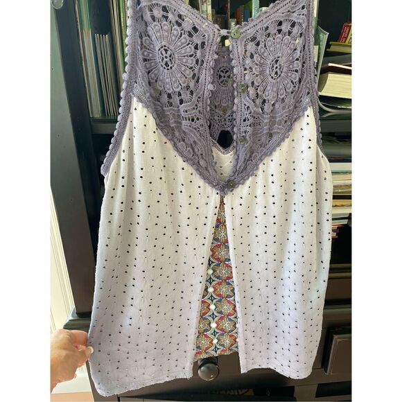 Gimmicks by BKE ladies top by Buckle, large, blue with crocheted blue trim - Picture 12 of 12